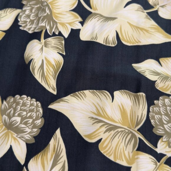 Tommy Bahama 100% Silk Floral Button-Down Shirt – Size XL - Picture 7 of 16